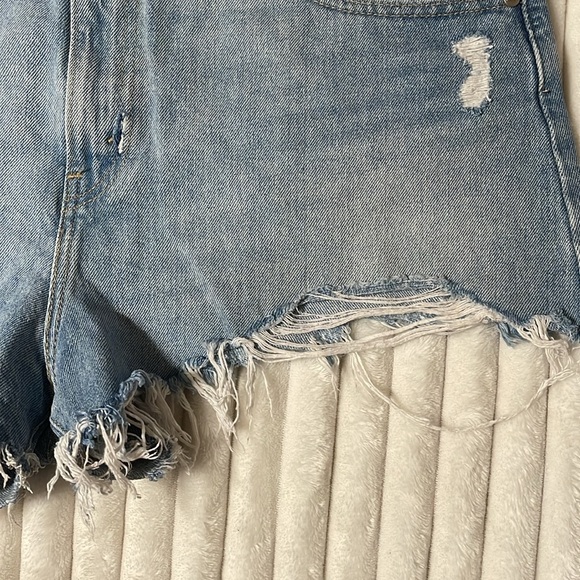 Levis SilverTab Mom Short | Size 32 - Picture 7 of 13